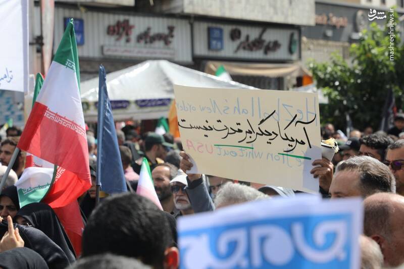عکس / پلاکاردها و دست نوشته‌ها در مراسم تشییع شهدای اقتدار 30