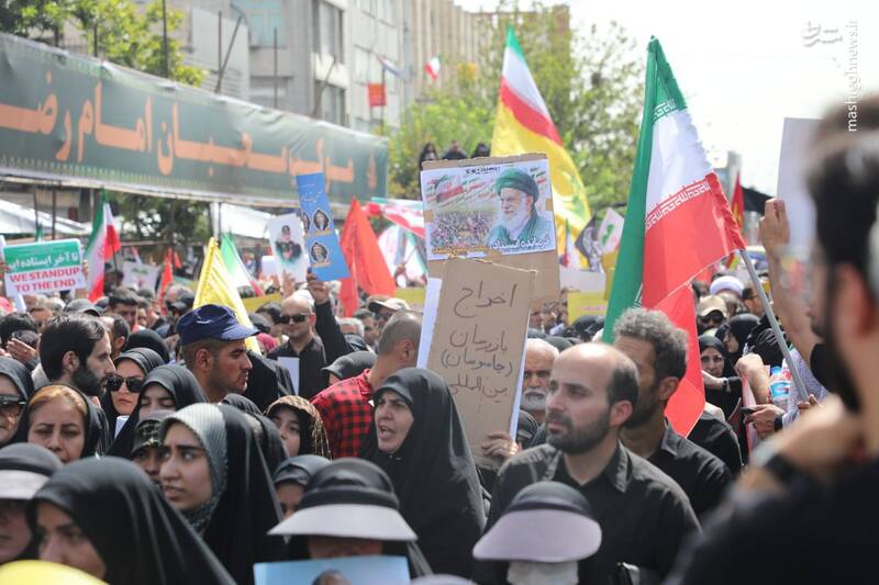 عکس / پلاکاردها و دست نوشته‌ها در مراسم تشییع شهدای اقتدار 27