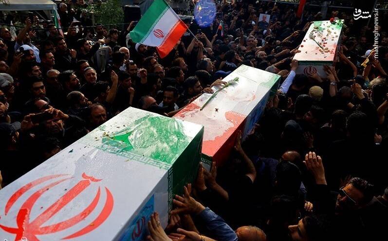 تدفین سپهبد شهید محمد باقری و همسر و دختر شهیدش+ عکس و فیلم