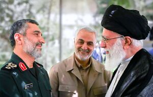 دو شهید در کنار ماه