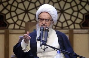 فتوای آیتالله مکارم شیرازی: هر کسی که رهبری را تهدید کند محارب است
