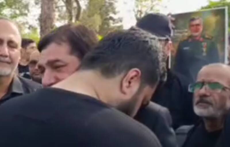 فیلم/ فرزند شهید حاجی زاده در آغوش مخبر
