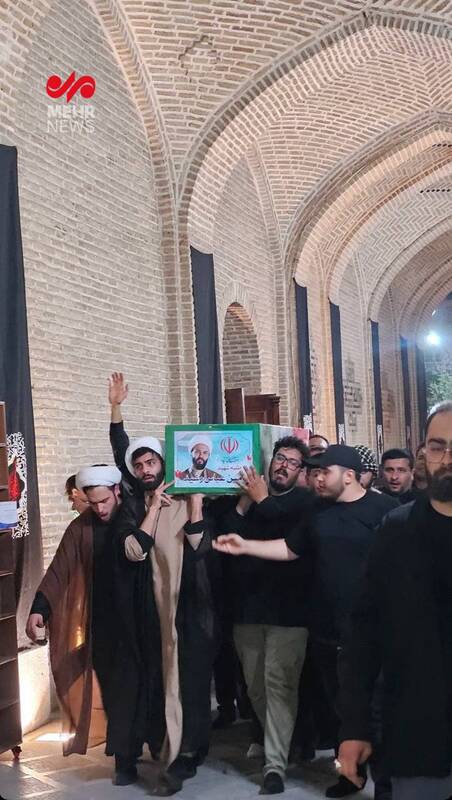 عکس/ وداع با پیکر شهید امین عباس رشید در مدرسه عالی شهید مطهری