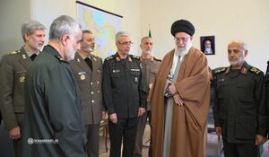 عکس/ حضور سه سپهبد شهید در کنار رهبر انقلاب