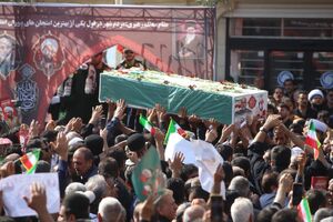 عکس/ تشییع سپهبد شهید رشید و فرزندش در دزفول