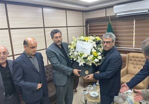 دیدار بقائی با با تنها بازمانده از خانواده شهید حمله اسرائیل در آستانه اشرفیه