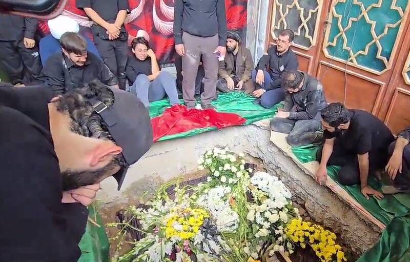 فیلم/ پخش نوحه خوانی شهید امین عباس رشید بر سر مزارش