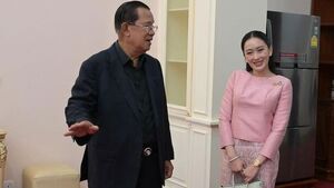 تعلیق نخست‌وزیر تایلند پس از «عمو» خواندن رهبر کامبوج