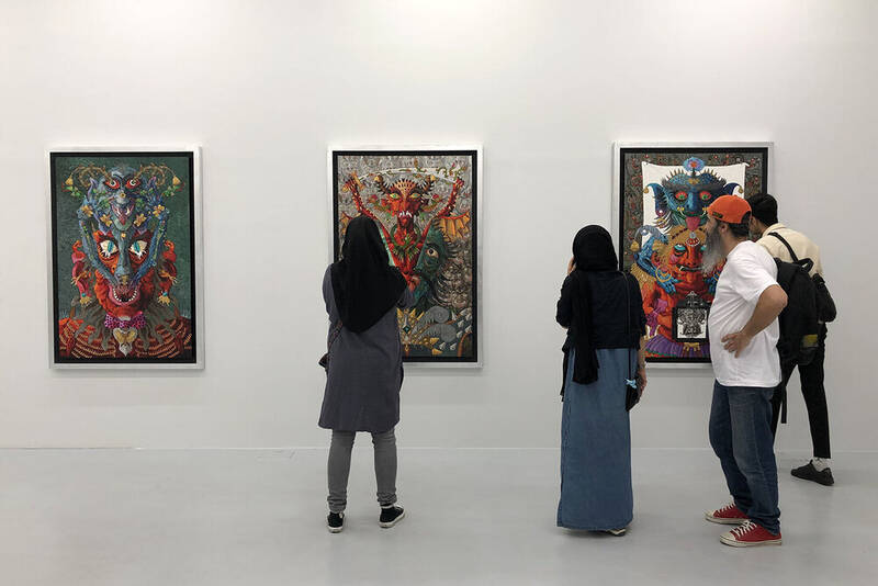 گالري،خيابان،نمايشگاه،واقع،ساعت،برپاست،تير،تعطيل،روزها،بازدي ...