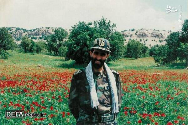 شهید شادمانی، استراتژیستی در میدان با علمداری کتاب