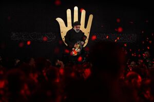 عکس/ شب قاسم ابن الحسن(ع) با نوای کریمی در هیئت رایه‌العباس(ع)