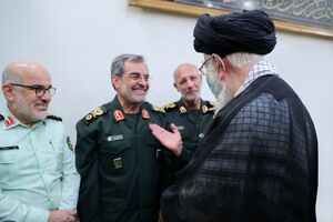 عکس/ شهیدان ربانی و محرابی در محضر رهبر انقلاب