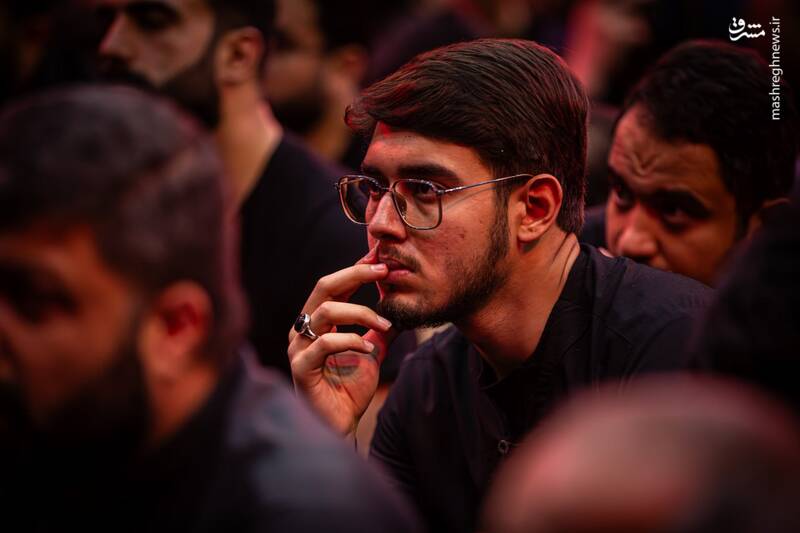 عکس/ حضور پیکر شهید ایزدی در هفتمین شب محرم در هیئت فاطمیون قم