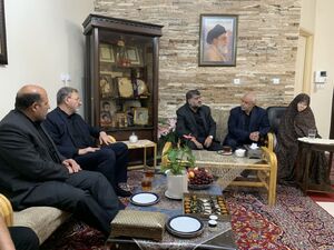 دیدار معاون رئیس جمهوری با مادر شهیدان حسن و محمد باقری دیدار معاون رئیس جمهوری با مادر شهیدان حسن و محمد باقری