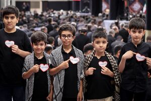 عکس/ ابراز محبت دهه‌ نودی‌ها به رهبر انقلاب