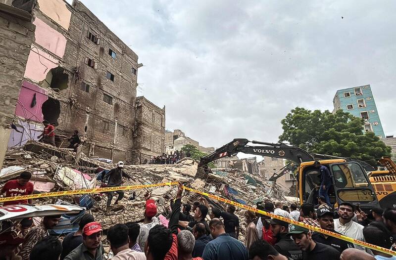 مصدوم،پاكستان،دست،فروريختن،كراچي