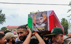 فیلم/ پیام مردم بر سر مزار نخستین شهید دهه ۱۳۸۰ آمل