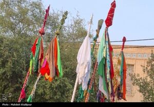 آیین "سلام دادن علم" به یاد علمدار کربلا