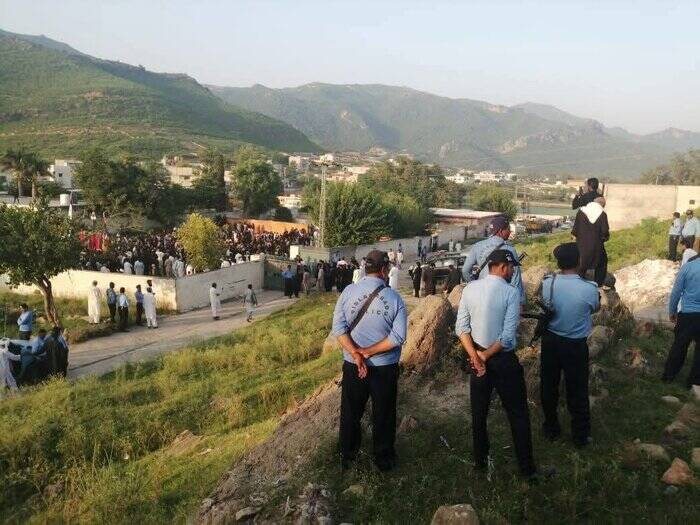 حال و هوای عاشقان «علمدار باوفای کربلا» در پاکستان + عکس