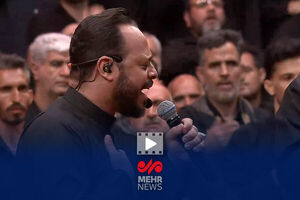 نوحه‌خوانی پراحساس عربی حیدرالبیاتی در برنامه شب عاشورای حسینیه معلی