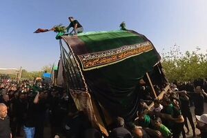 آیین نخل‌گردانی روز عاشورا در قصبه شهر گناباد