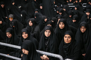 عکس/ حضور سحر امامی در مراسم شام غریبان حسینی در حسینیه امام خمینی(ره)
