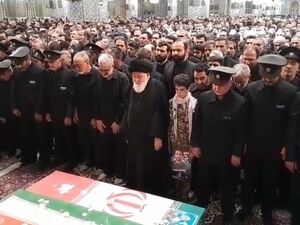 تشییع پیکر 2 شهید همزمان با عاشورای حسینی در حرم مطهر رضوی + فیلم