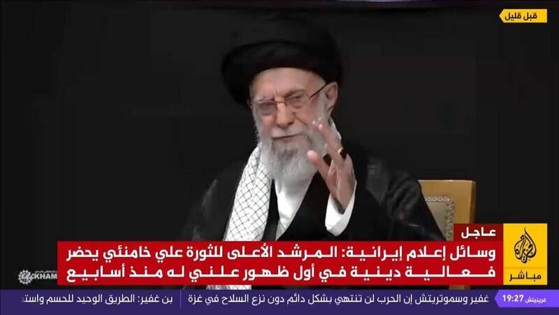 بازتاب حضور رهبر انقلاب در مراسم شب عاشورا در شبکه الجزیره قطر+فیلم