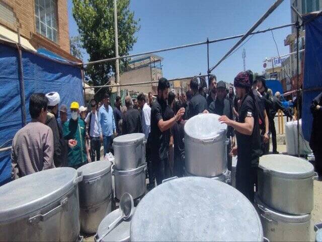 پخت و توزیع 72 دیگ غذا در سنندج به یاد 72 شهید کربلا 4