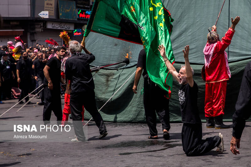 عکس/ خیمه سوزان ظهر عاشورا در چهارراه گلوبندک تهران
