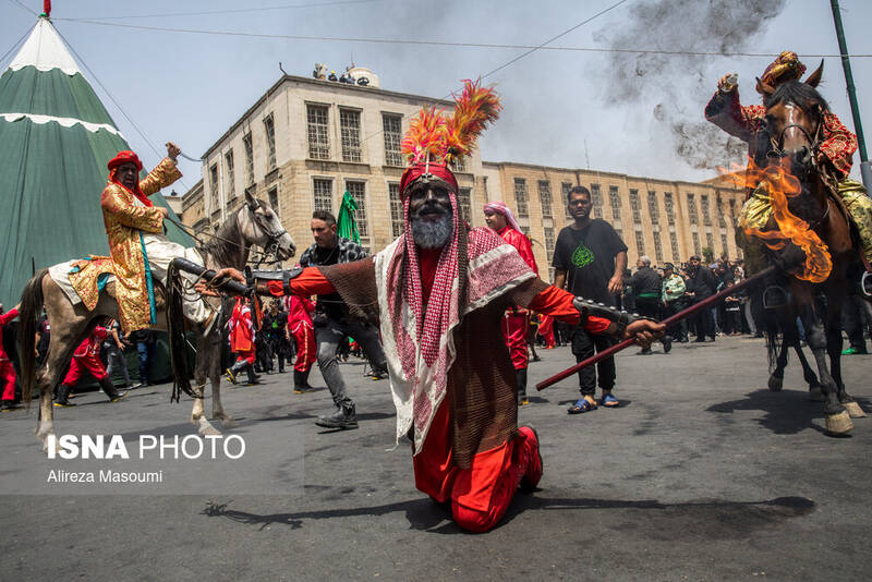 عکس/ خیمه سوزان ظهر عاشورا در چهارراه گلوبندک تهران