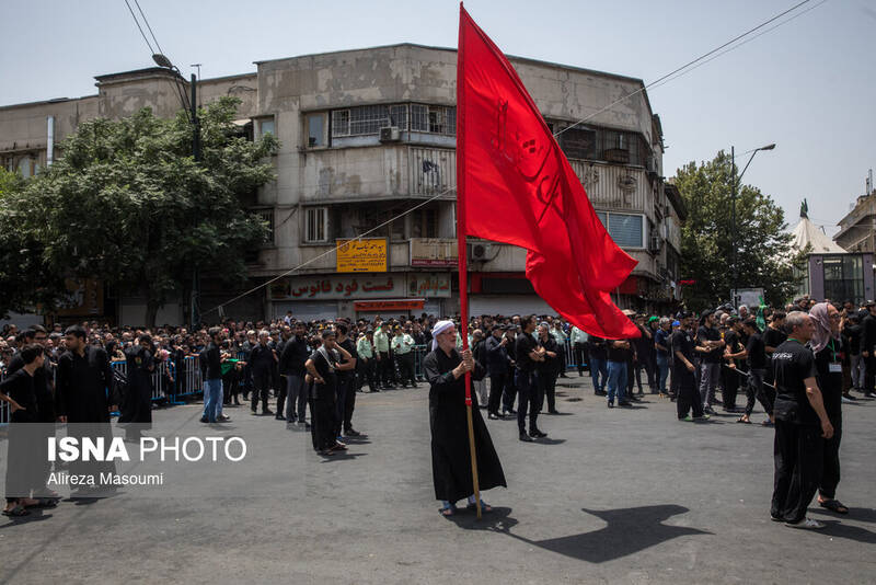 عکس/ خیمه سوزان ظهر عاشورا در چهارراه گلوبندک تهران