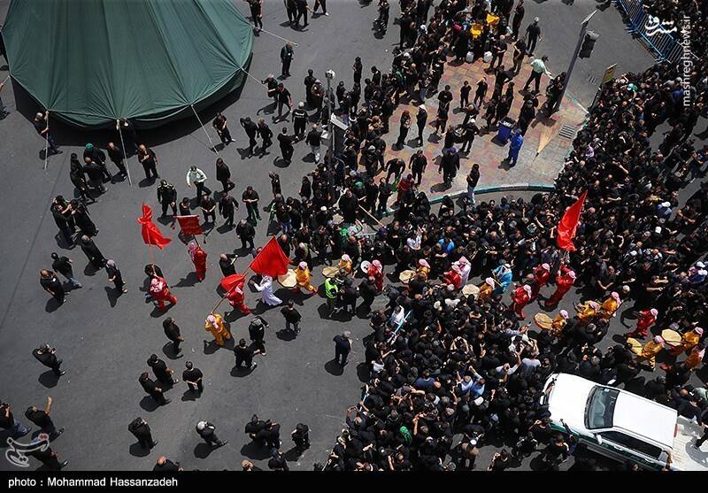 عکس/ خیمه سوزان ظهر عاشورا در چهارراه گلوبندک تهران