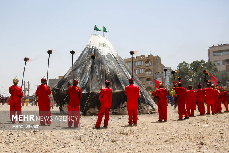 آیین خیمهسوزان عاشورا در هیئت خیامالحسین (ع) قم
