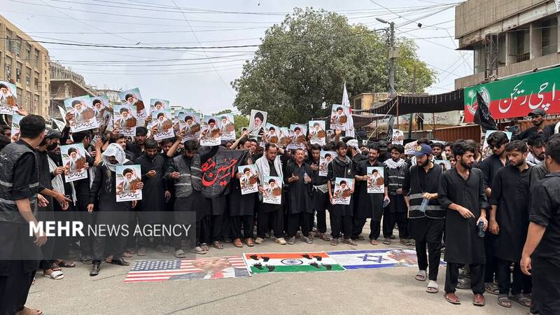 حمایت عزاداران پاکستانی در کراچی از مقام معظم رهبری