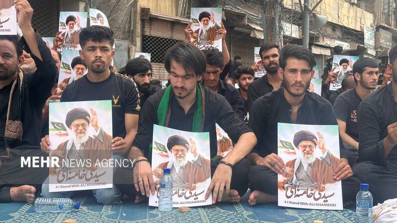 حمایت عزاداران پاکستانی در کراچی از مقام معظم رهبری
