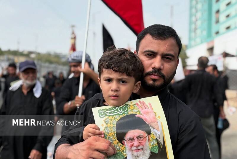 حمایت عزاداران پاکستانی در کراچی از مقام معظم رهبری