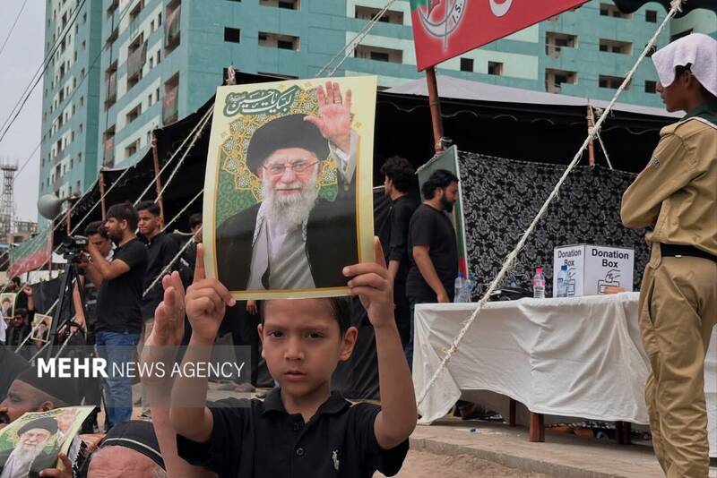 حمایت عزاداران پاکستانی در کراچی از مقام معظم رهبری