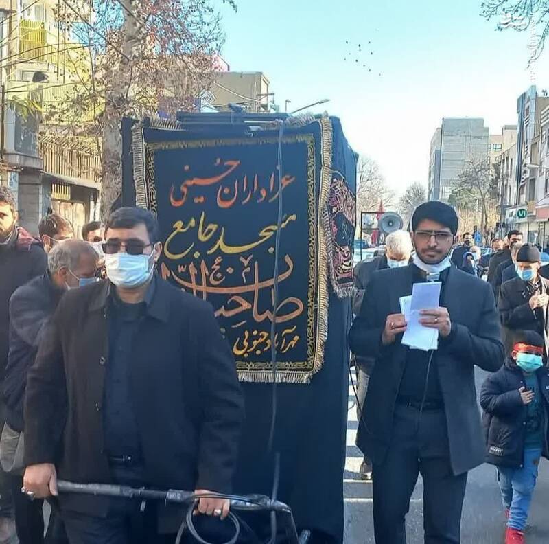 سرداری که ناشناس چرخ هیئت را میکشید +عکس