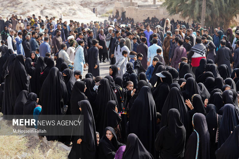 عزاداری مردم شیعه و سنی شهر بزمان در روز عاشورا