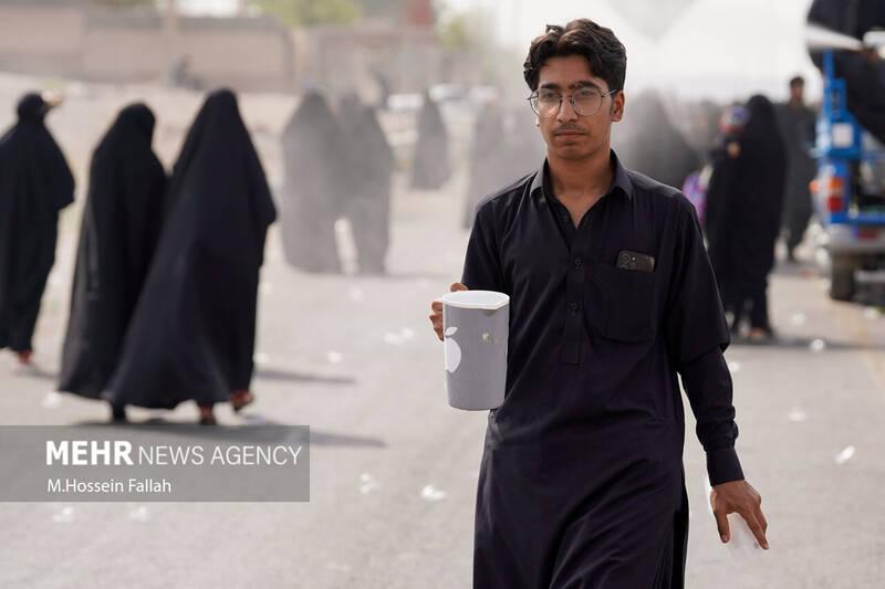 عزاداری مردم شیعه و سنی شهر بزمان در روز عاشورا