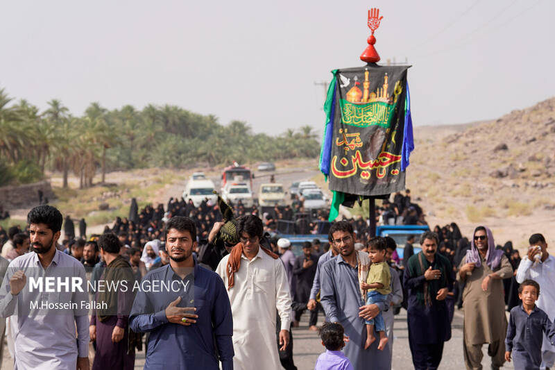 عزاداری مردم شیعه و سنی شهر بزمان در روز عاشورا