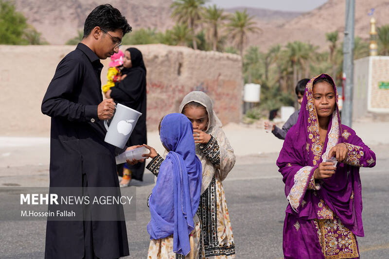 عزاداری مردم شیعه و سنی شهر بزمان در روز عاشورا