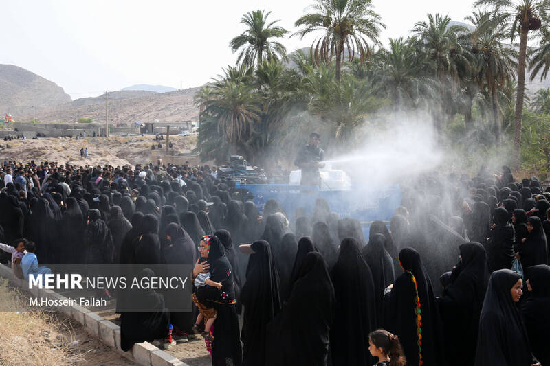 عزاداری مردم شیعه و سنی شهر بزمان در روز عاشورا