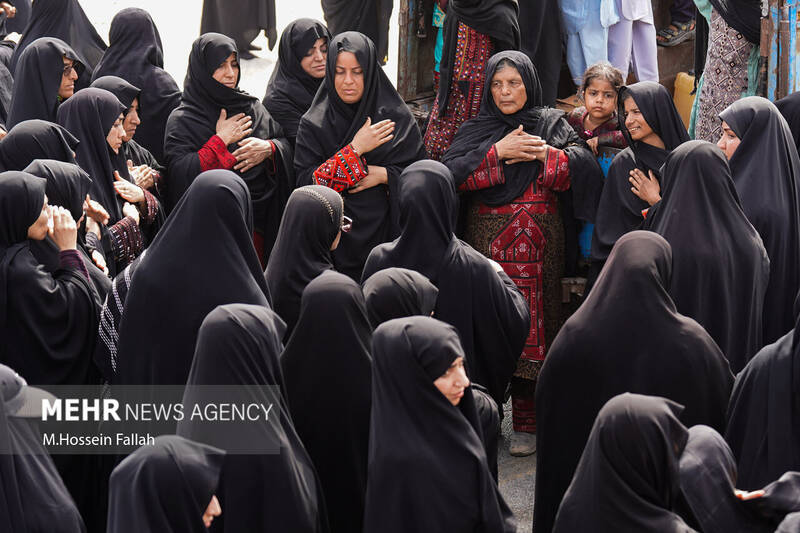 عزاداری مردم شیعه و سنی شهر بزمان در روز عاشورا