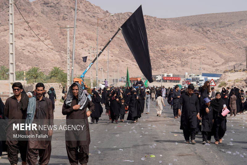 عزاداری مردم شیعه و سنی شهر بزمان در روز عاشورا