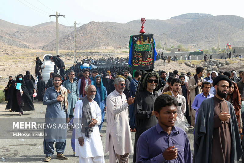 عزاداری مردم شیعه و سنی شهر بزمان در روز عاشورا