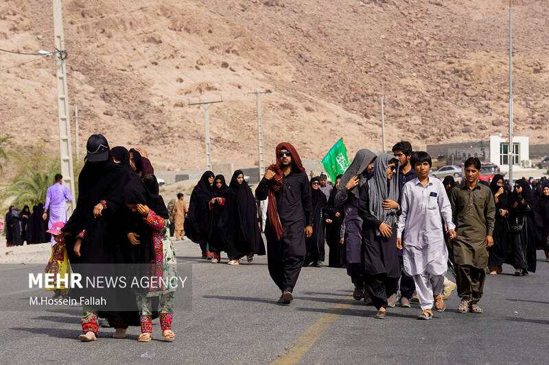 عزاداری مردم شیعه و سنی شهر بزمان در روز عاشورا