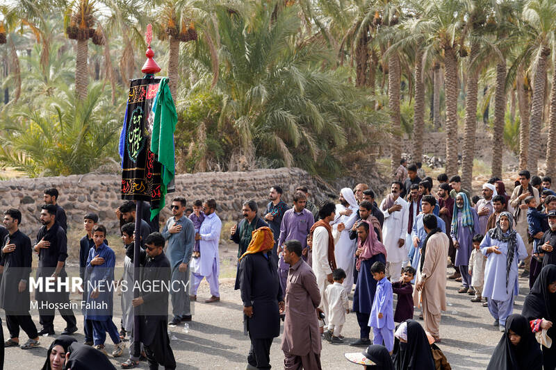 عزاداری مردم شیعه و سنی شهر بزمان در روز عاشورا