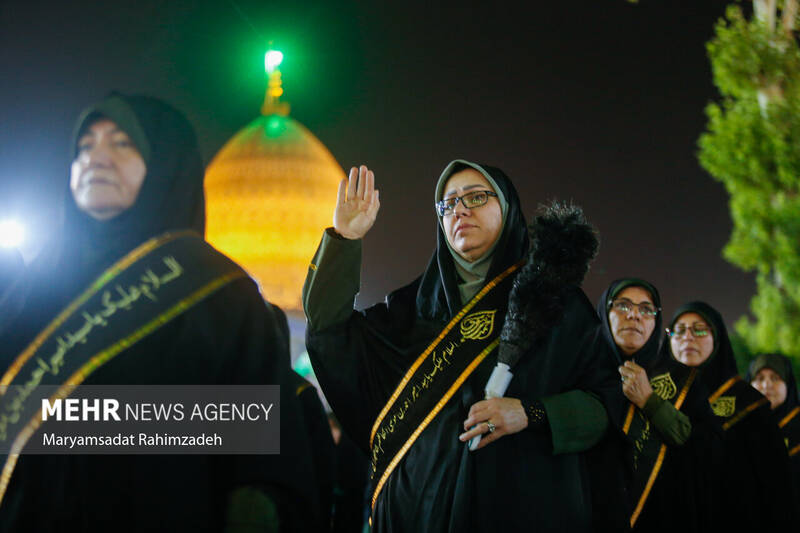 شام غریبان و لاله گردانی خدام حرم شاهچراغ (ع)